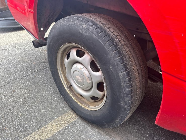 2015-ford-f150-xl-image-9