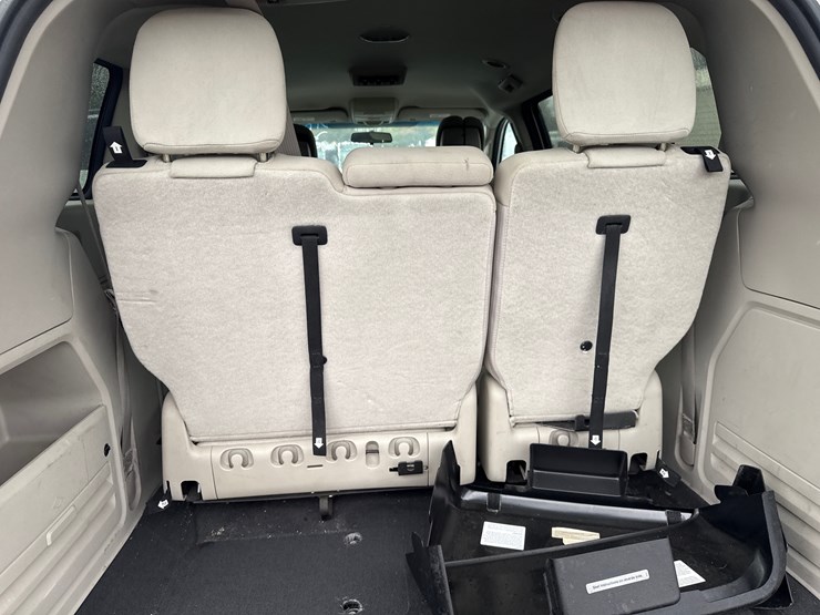 2014-dodge-caravan-image-19