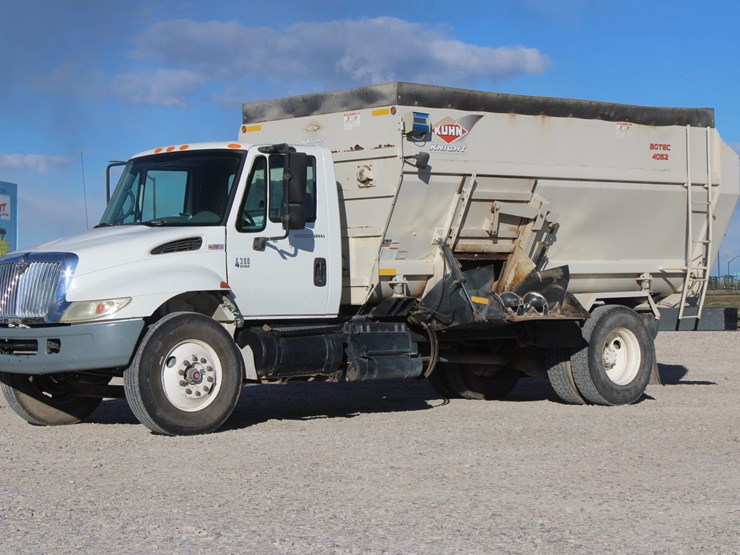 2004-international-durastar-4300-image-2