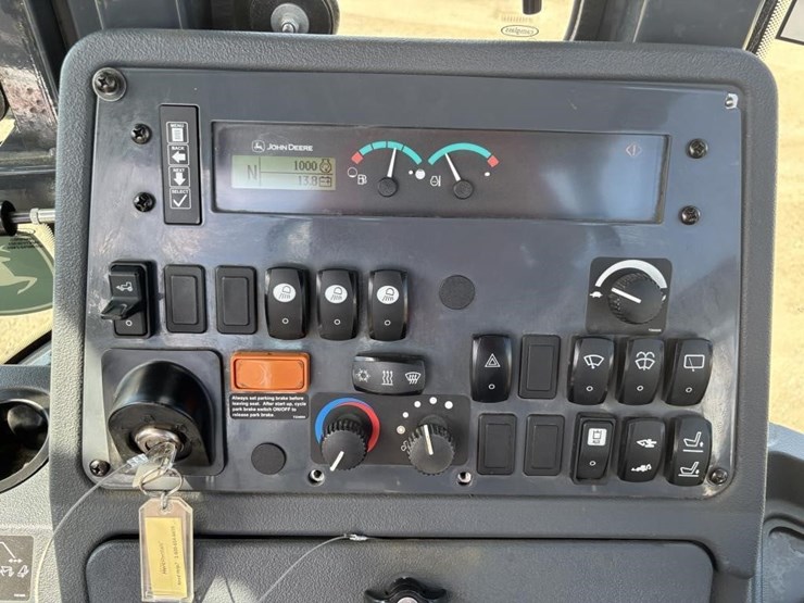 2020-deere-310l-ep-image-40