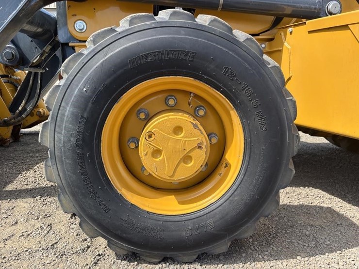 2020-deere-310l-ep-image-27