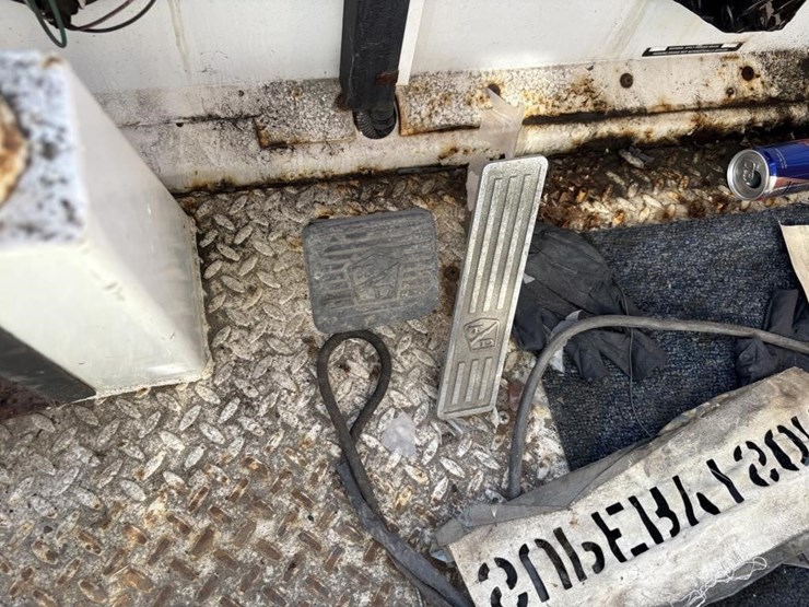 taylor-dunn-b2-48-image-15