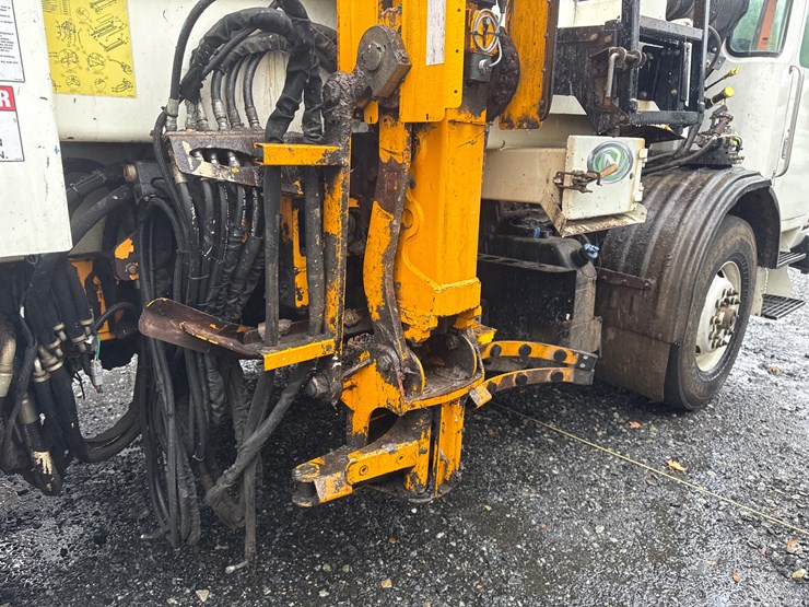 2015-autocar-acx64-image-36