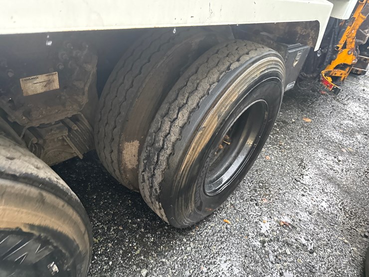 2012-autocar-acx64-image-27