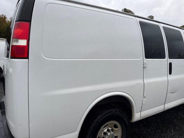 2014-utility-van-image-24