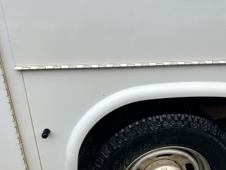 2016-ford-f250-xl-image-13