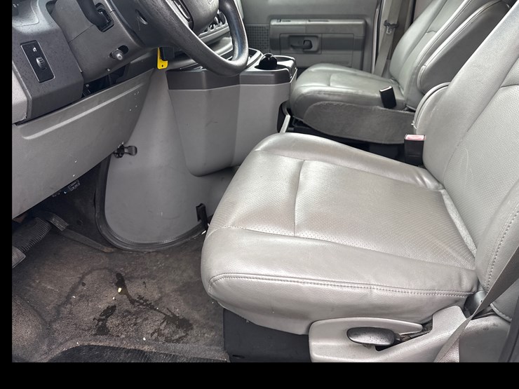 2009-ford-e350-image-40