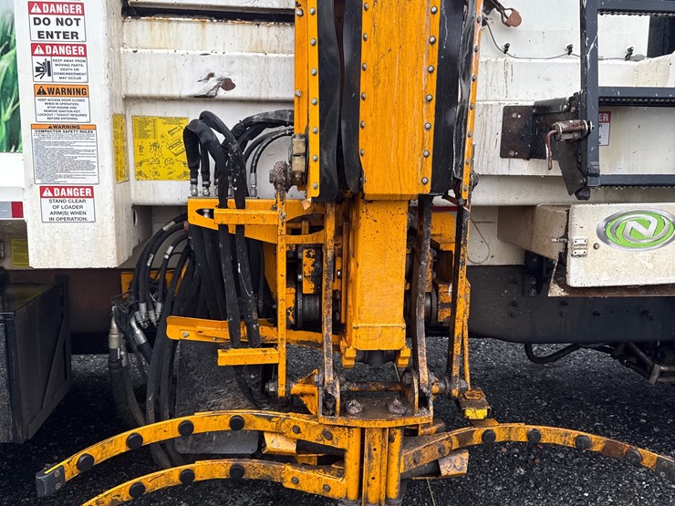 2016-autocar-acx64-image-35