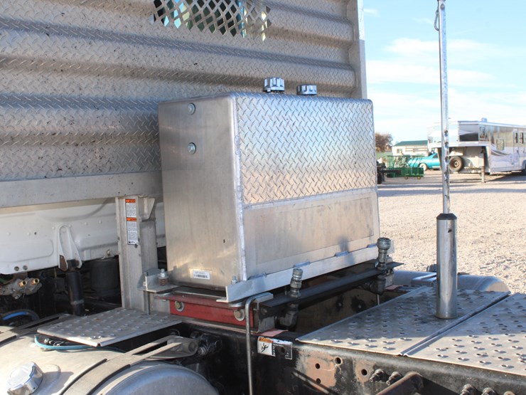 2016-freightliner-cascadia-125-image-16