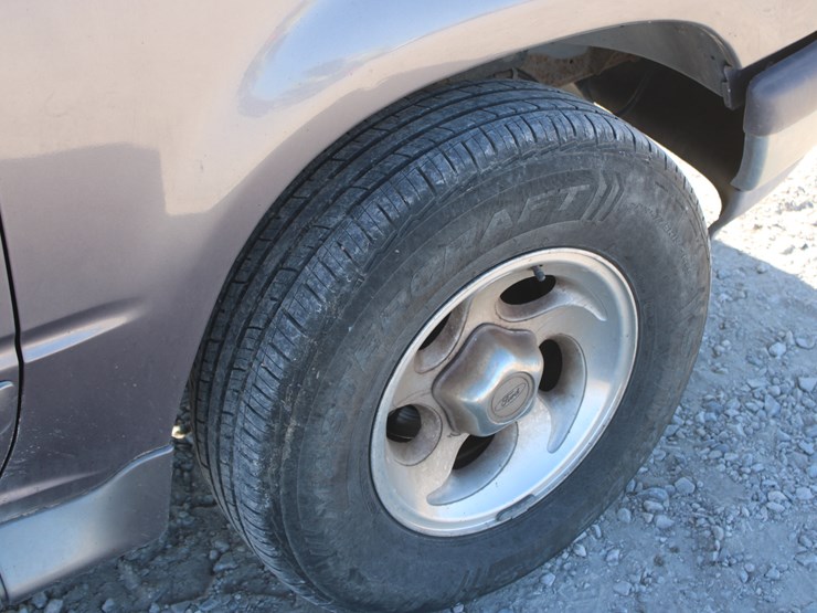 1996-ford-explorer-xlt-image-13