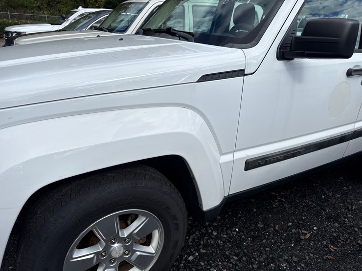 2012-jeep-liberty-image-39