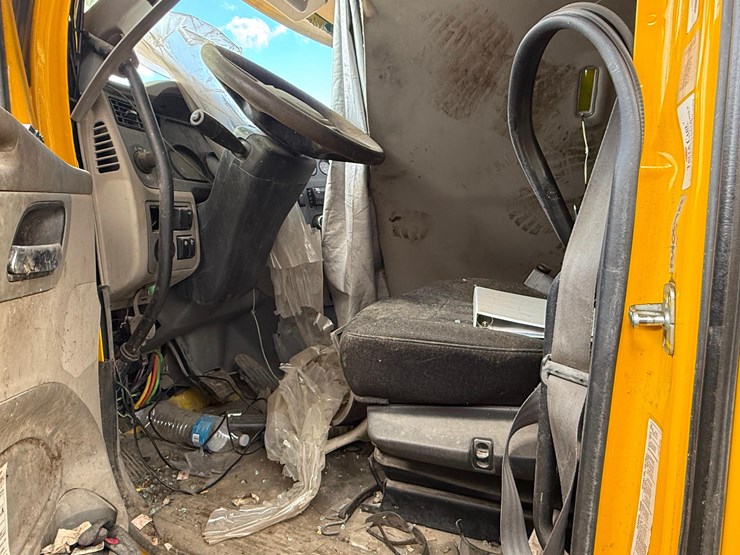 2018-peterbilt-567-image-9