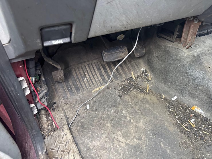 2014-ford-f150-xl-image-11