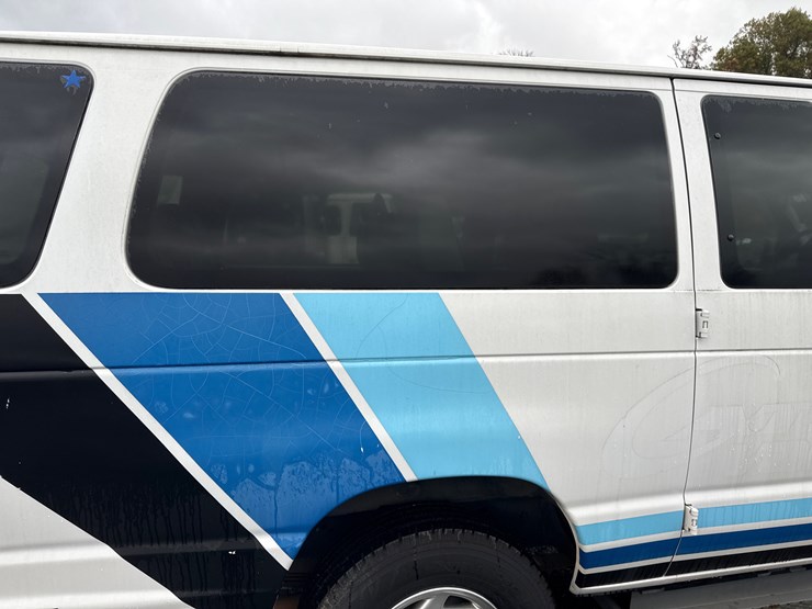 2009-ford-e350-image-14