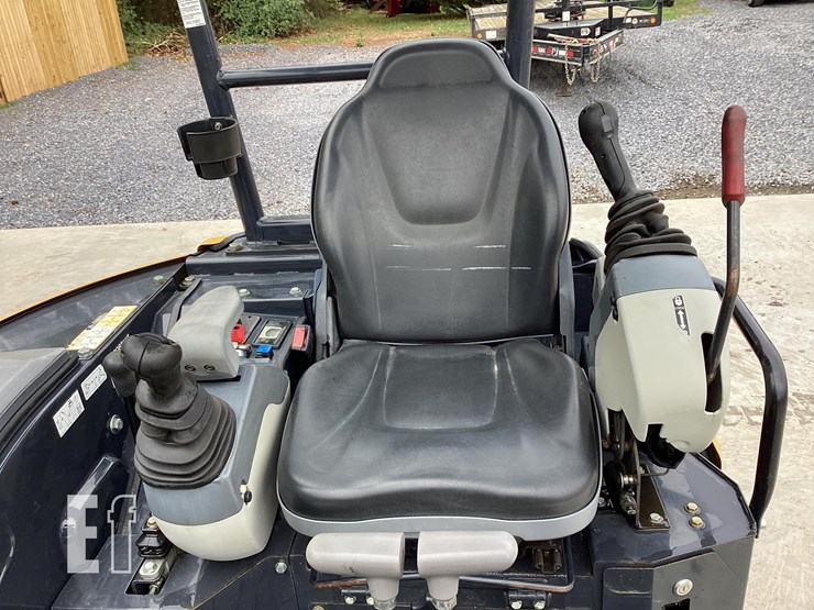 2021-deere-26g-image-16