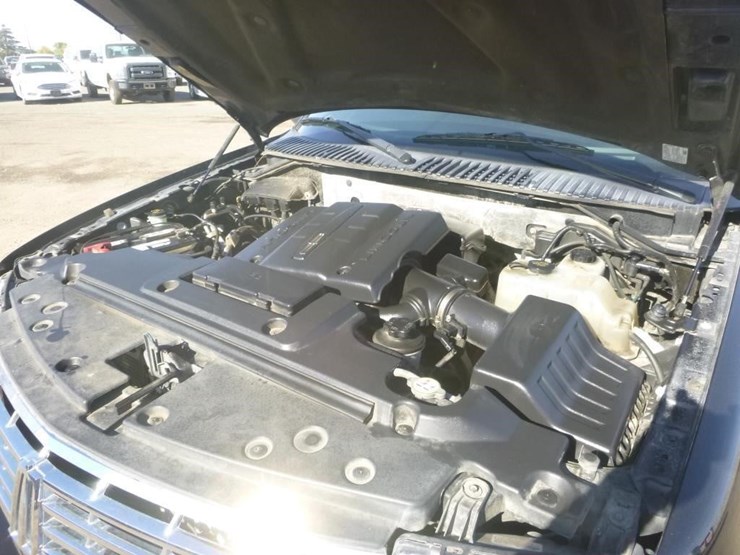 2012-lincoln-navigator-image-13