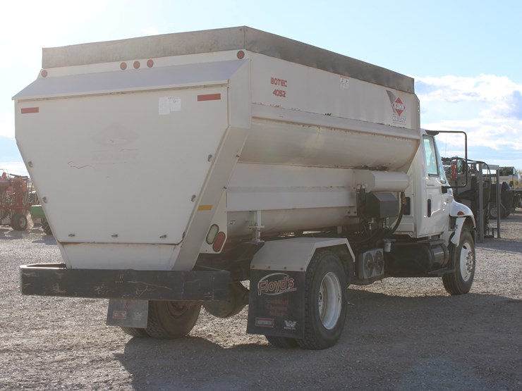 2004-international-durastar-4300-image-8