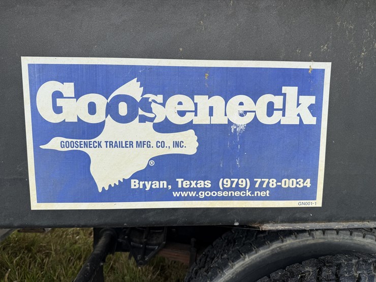 2015-goose-neck-cattle-trailer-image-10