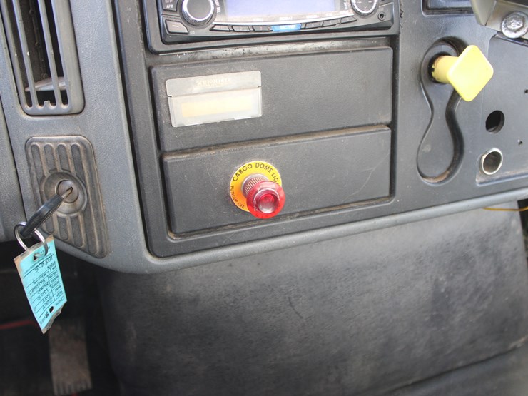 2004-international-durastar-4300-image-38