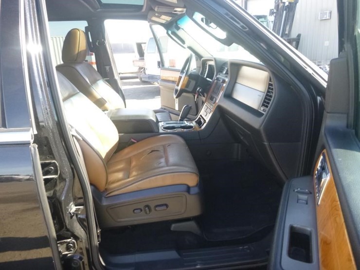 2012-lincoln-navigator-image-9