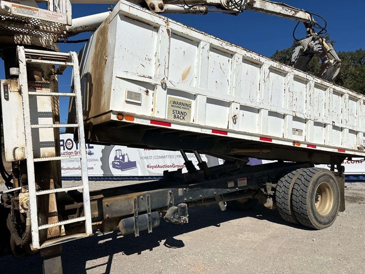 2017-peterbilt-348-image-30