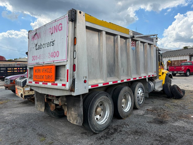 2018-peterbilt-567-image-3