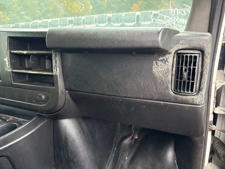 2014-utility-van-image-32