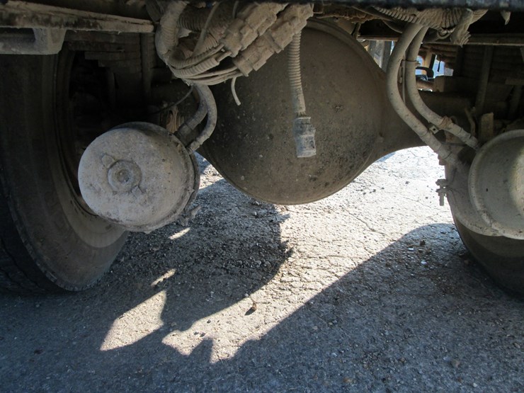 2016-freightliner-108sd-image-5