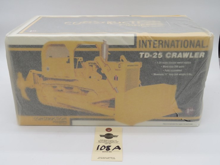 international-td-25-crawler-1/25-contruction-pioneer-first-gear-original-box-opened/wrote-on-tissue-image-1