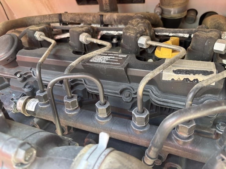 2019-bobcat-t740-image-39