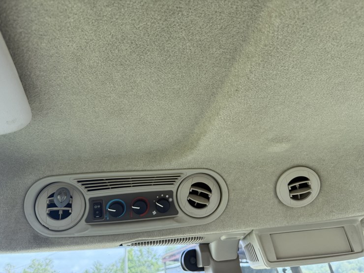 2017-john-deere-6120e-image-13