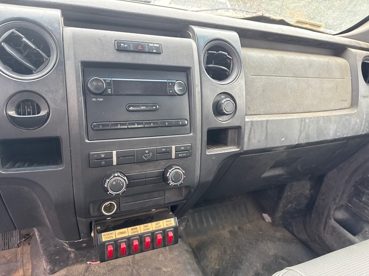 2011-ford-f150-xl-image-30