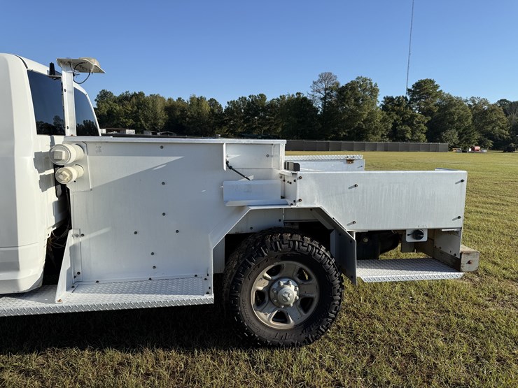 2018-dodge-ram-3500-image-8