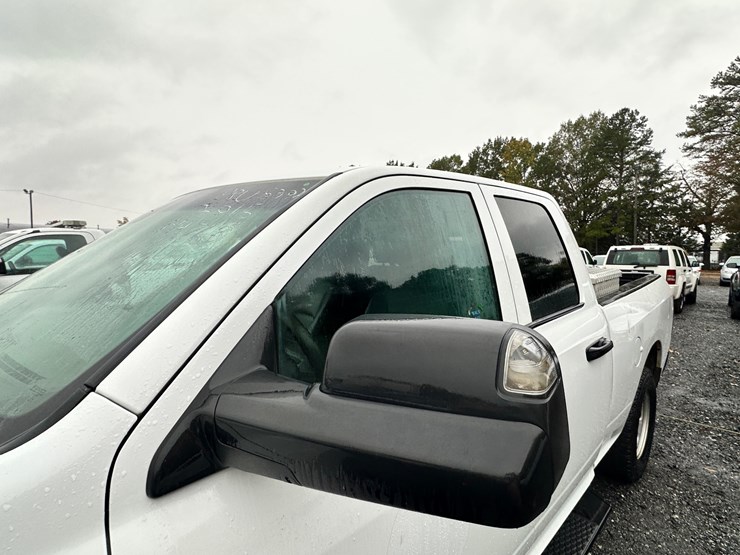 2015-dodge-ram-1500-image-35