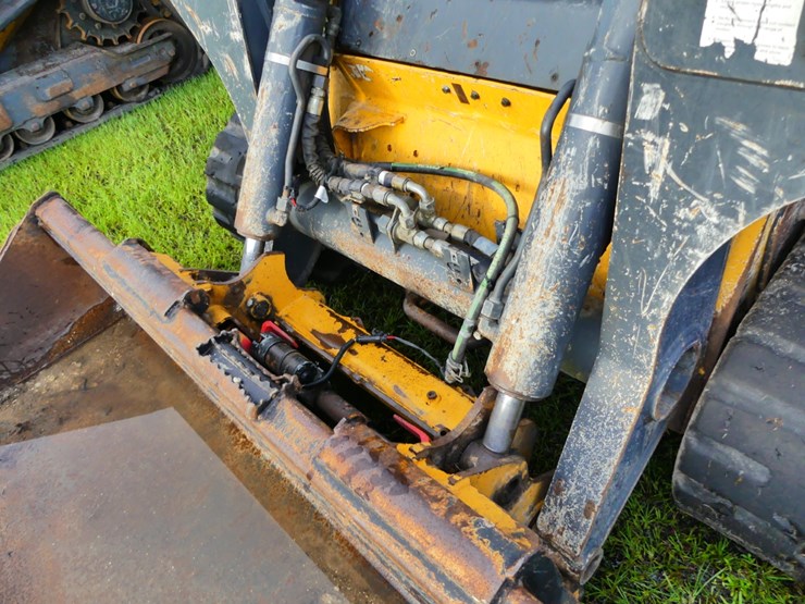 2021-deere-333g-image-10