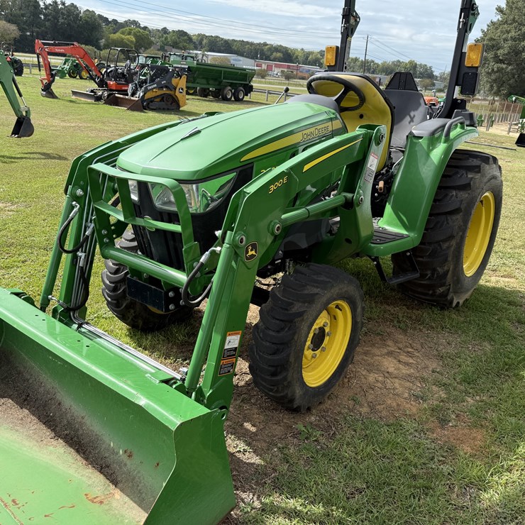 JOHN DEERE 3025E