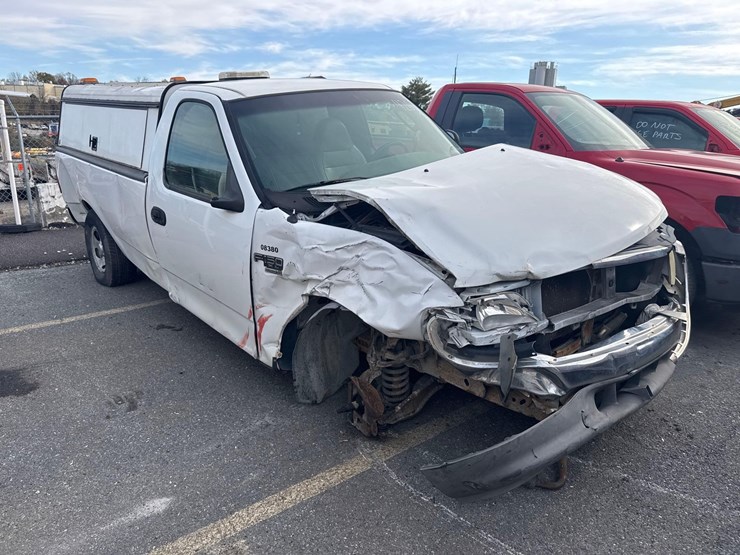 2004-ford-f150-xl-image-2