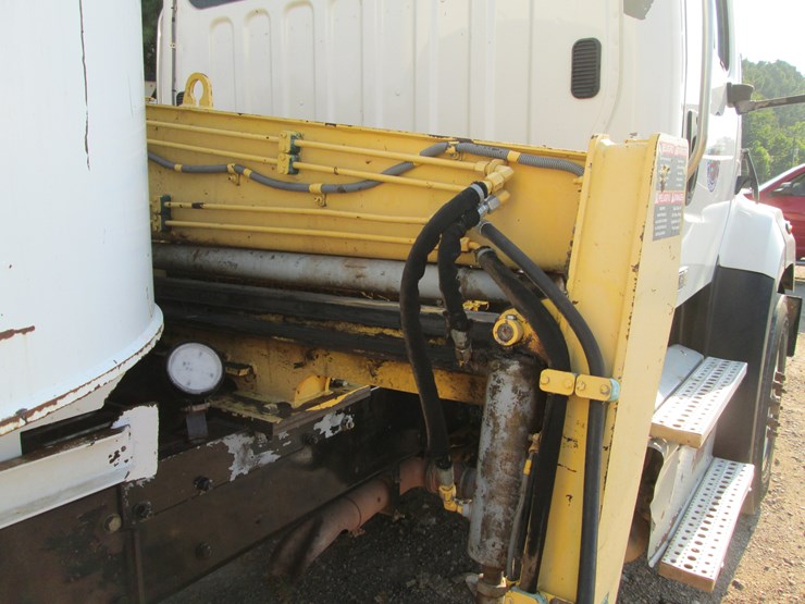 2016-freightliner-108sd-image-26