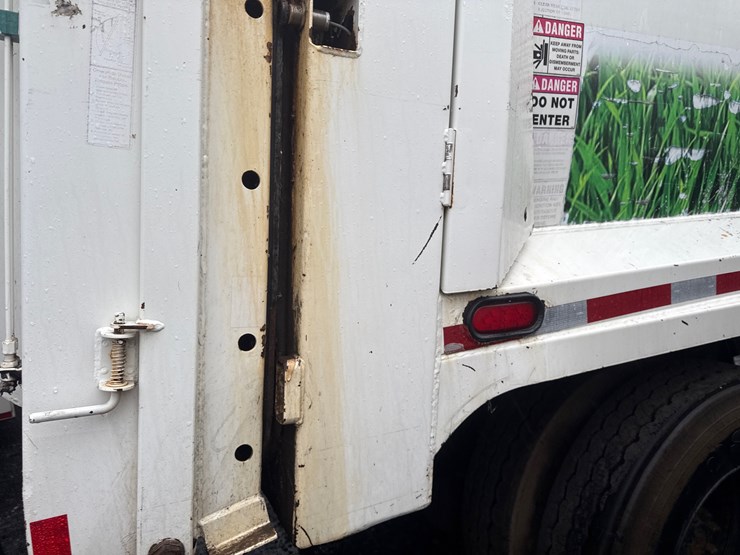 2012-autocar-acx64-image-23