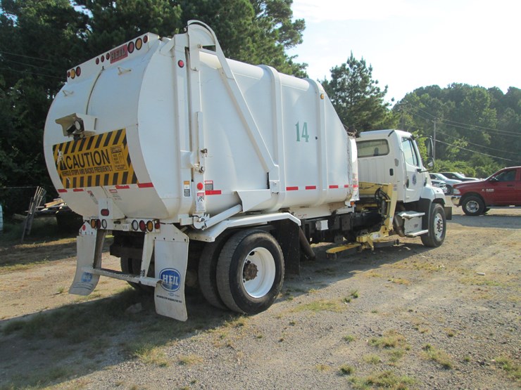 2016-freightliner-108sd-image-3