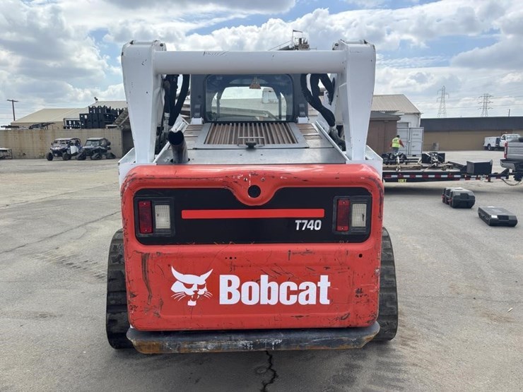 2019-bobcat-t740-image-8