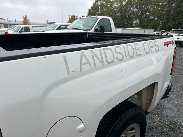 2016-chevrolet-silverado-image-38