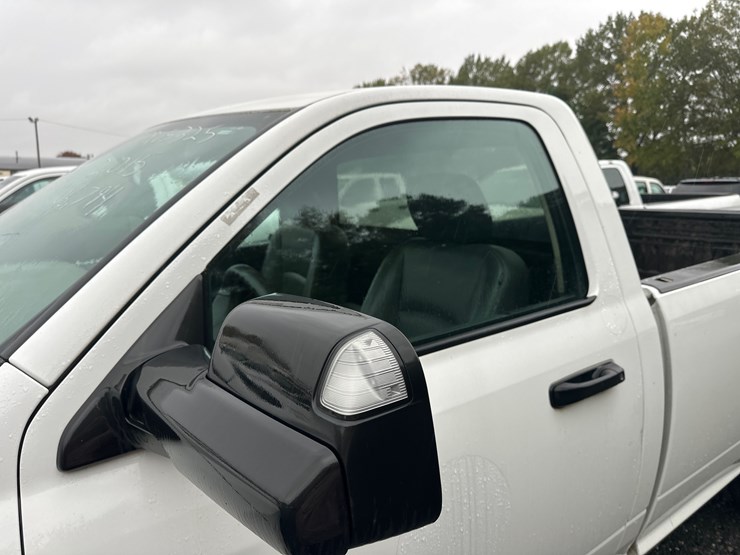 2015-dodge-ram-1500-image-27