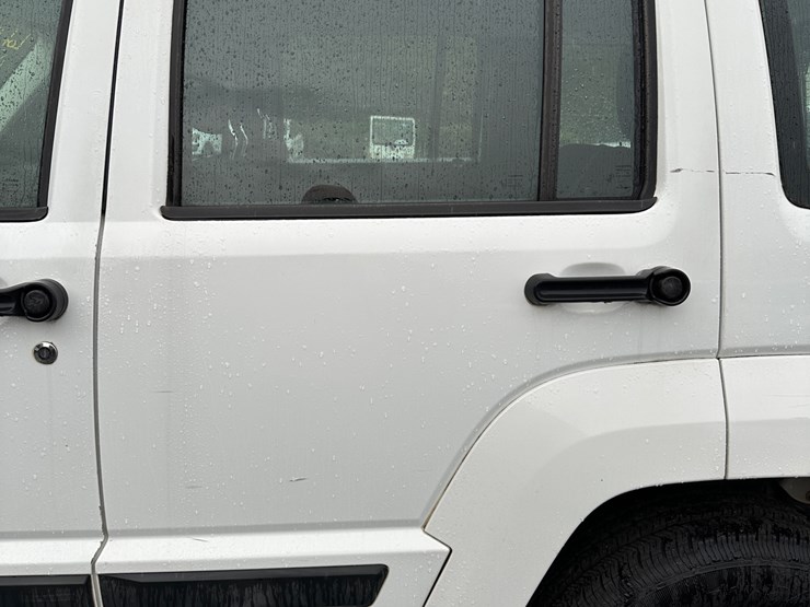 2012-jeep-liberty-image-8