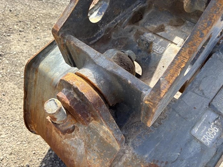 2020-deere-310l-ep-image-18