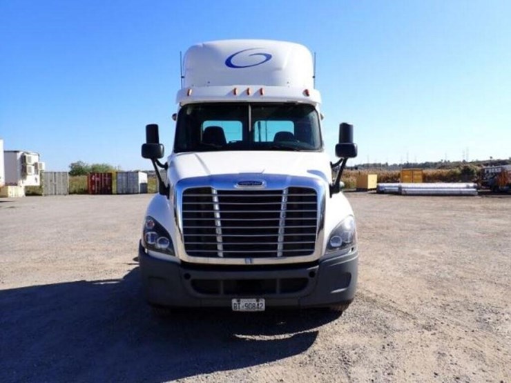 2016-freightliner-cascadia-t/a-hiway-tractor---day-image-2