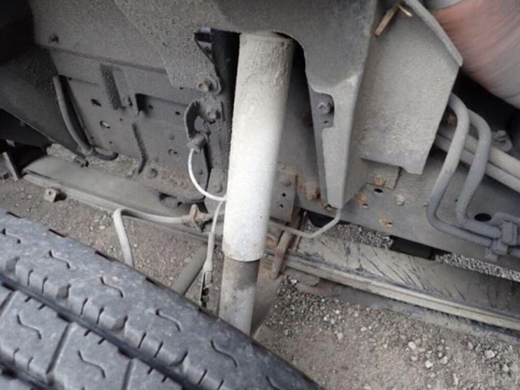 2018-isuzu-nrr-image-27