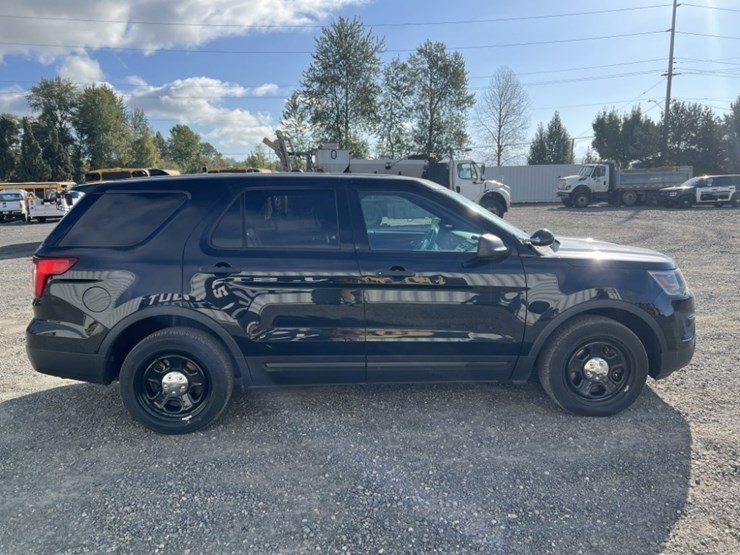 2016-ford-explorer-image-3