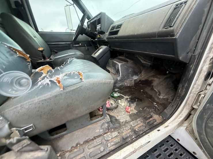 2002-caterpillar-3126-image-36