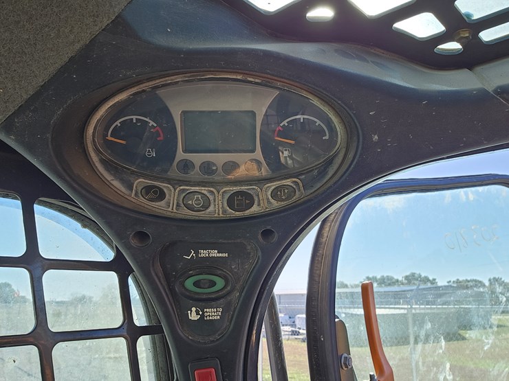 2013-bobcat-t590-image-11